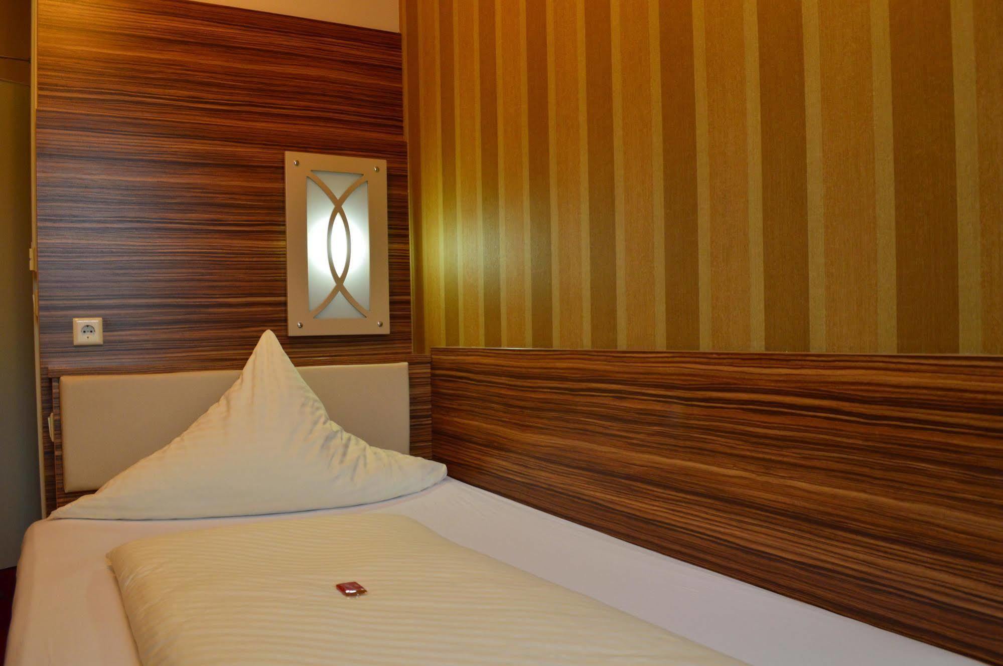 Erde Hotel Erlangen Zewnętrze zdjęcie